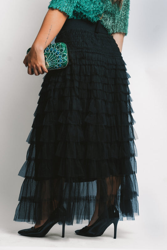 Falda negra larga transparente a capas