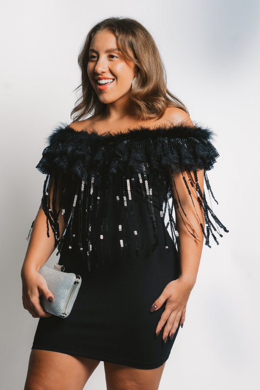 Vestido Negro con Colgantes